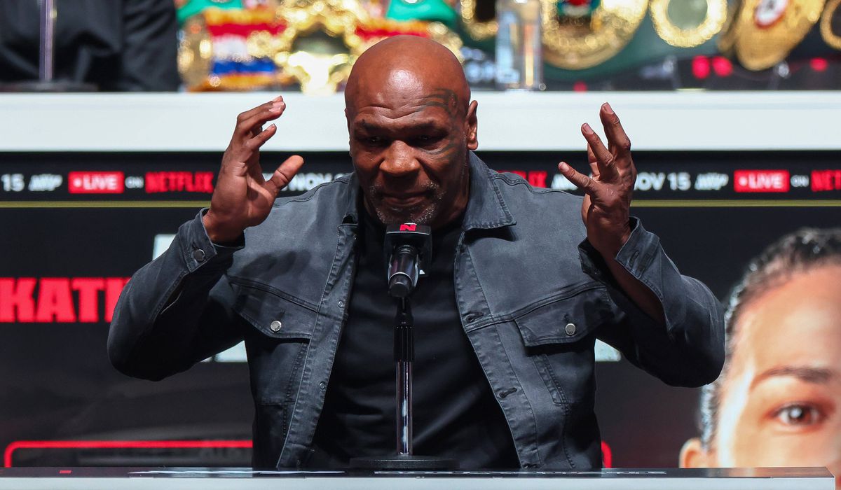 Mike Tyson s-a enervat înainte de meciul cu Jake Paul » A răbufnit în conferință: „Tu mă auzi?”