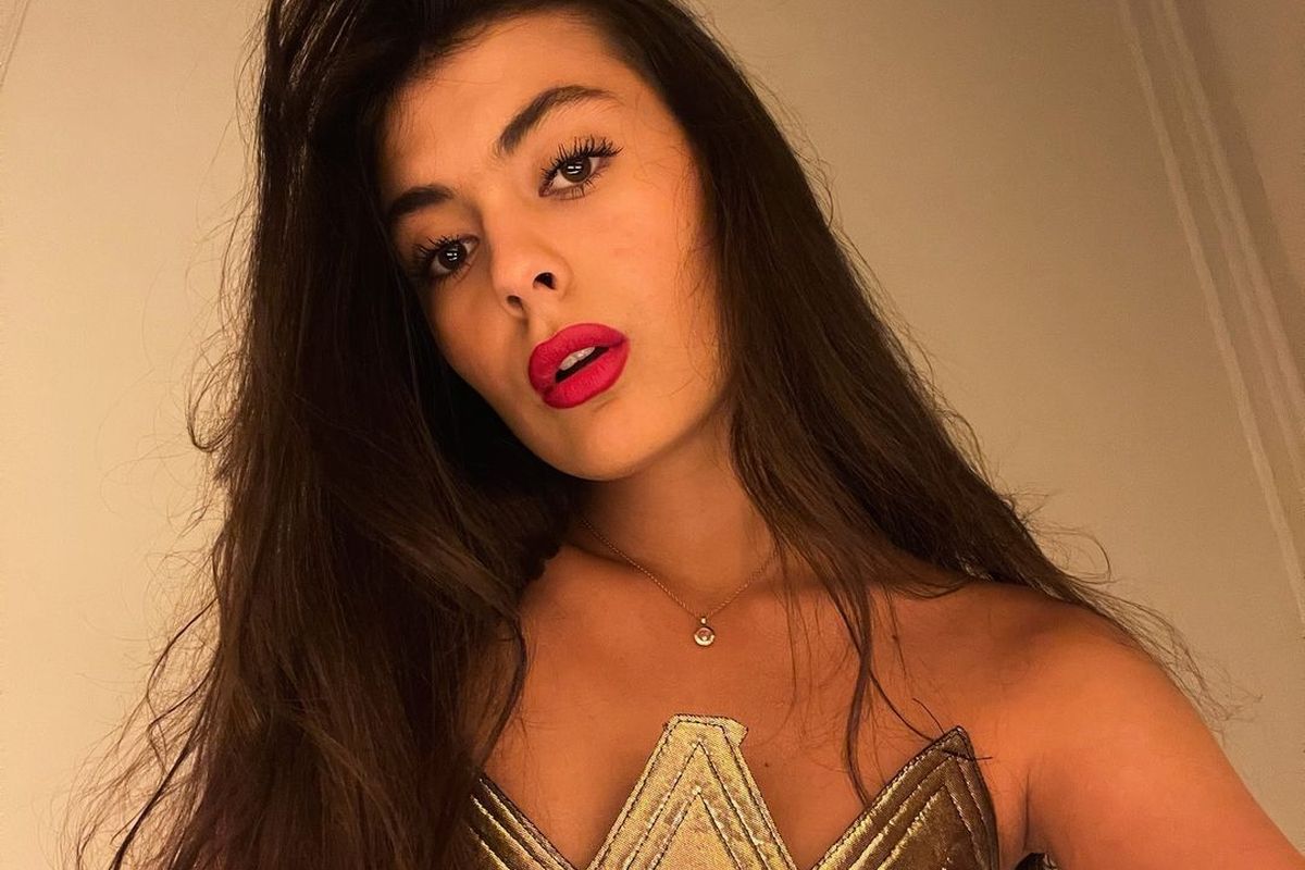 Mayra, fiica lui Ilie Dumitrescu, a pornit trendul înaintea campionilor de la FCSB » Costumată în Femeia Fantastică