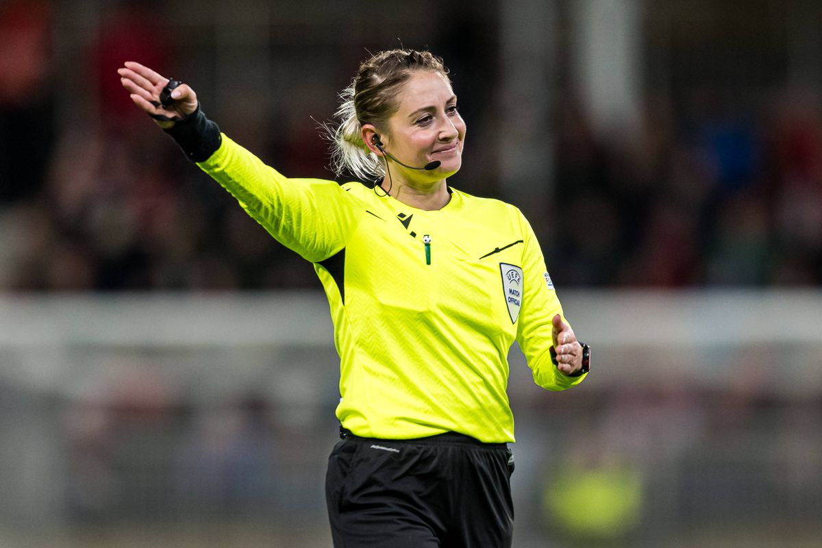 Din Champions League direct „La feminin” » Alina Peșu, arbitrul „Elite” al României ascultă „Unstoppable” înaintea fiecărui meci: „Nu poți face nimic doar cu talentul”