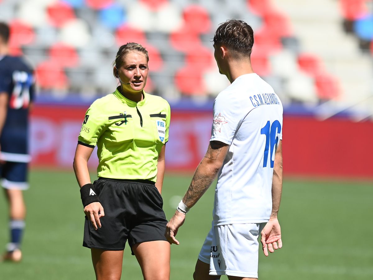 Din Champions League direct „La feminin” » Alina Peșu, arbitrul „Elite” al României ascultă „Unstoppable” înaintea fiecărui meci: „Nu poți face nimic doar cu talentul”