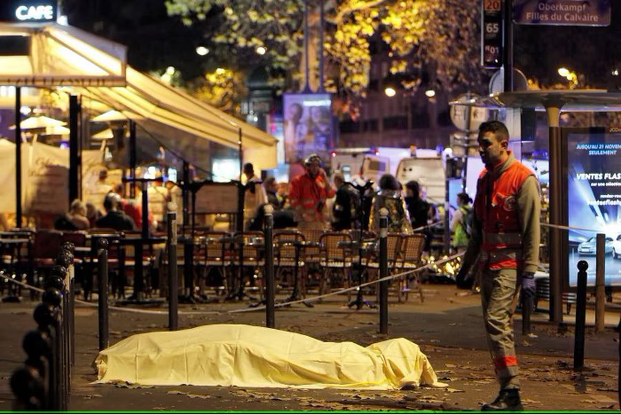 Martor la atentatele din Paris