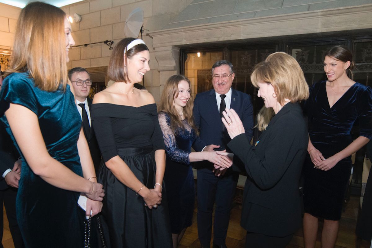 Campionii olimpici, invitați la o cină regală la Palatul Elisabeta: „Să ne bucurăm de singurul dar pe care noi îl putem face”