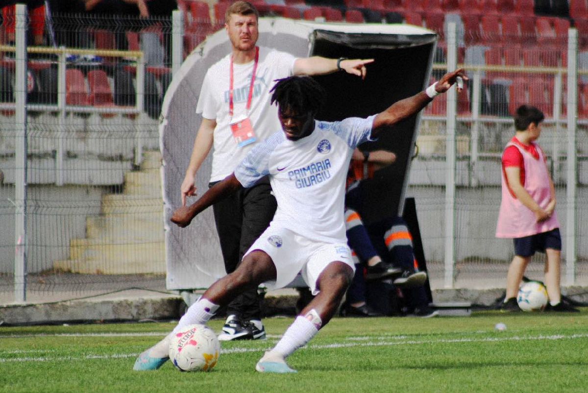 „M-au abandonat, am rămas singur” » Drama trăită de un fotbalist străin în România: „Am dormit pe străzi, n-aveam ce mânca. Acest club m-a salvat!”