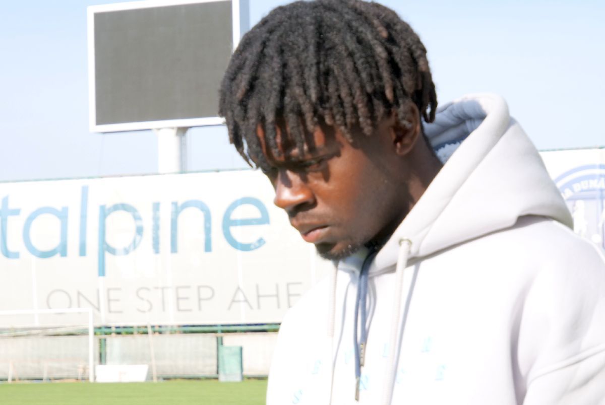 „M-au abandonat, am rămas singur” » Drama trăită de un fotbalist străin în România: „Am dormit pe străzi, n-aveam ce mânca. Acest club m-a salvat!”