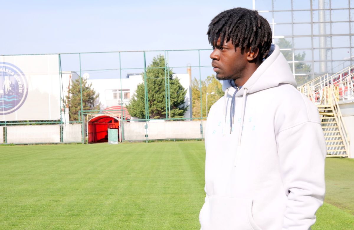 „Are același sânge ca tine, cum să-l denigrezi pentru că e negru?” » Mesaj-manifest al africanului care joacă în România: „Dacă un adult se comportă așa în fața unui copil...”