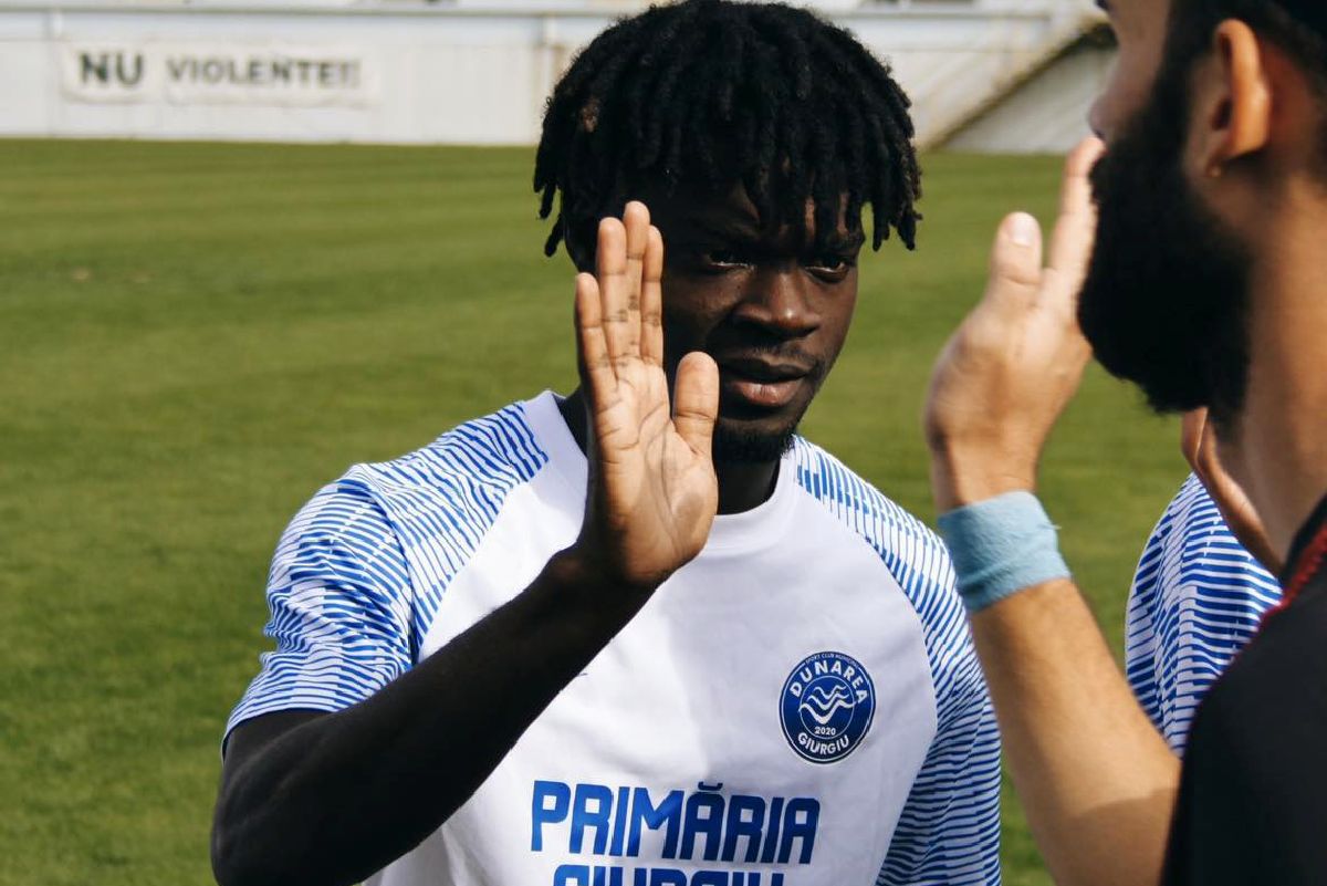 „Are același sânge ca tine, cum să-l denigrezi pentru că e negru?” » Mesaj-manifest al africanului care joacă în România: „Dacă un adult se comportă așa în fața unui copil...”