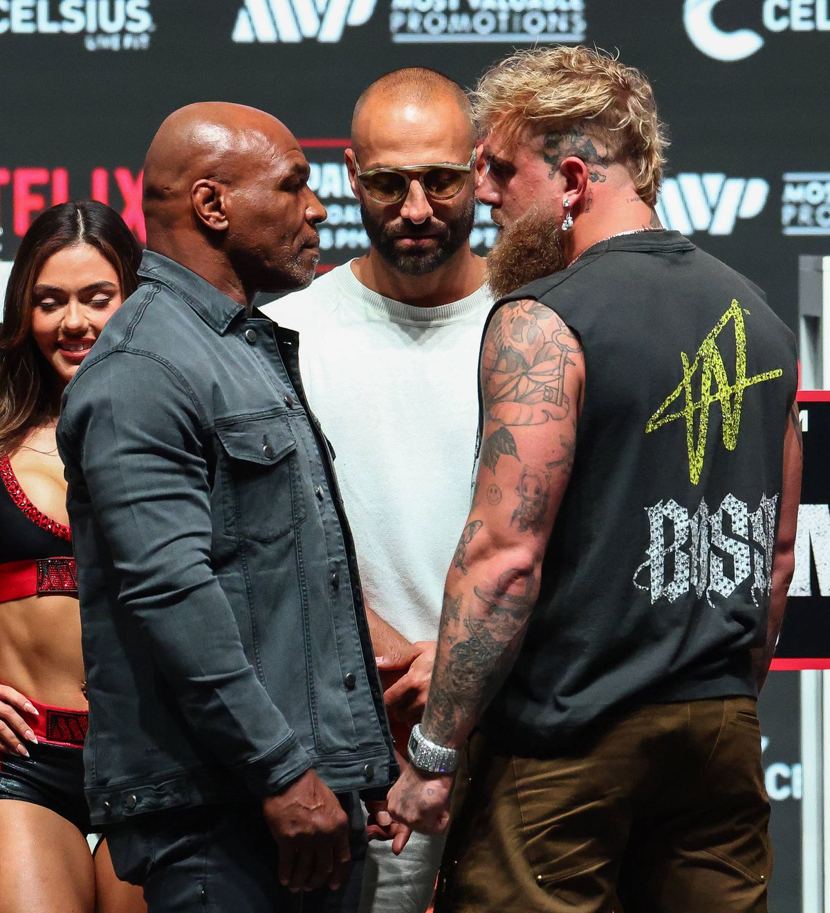 Mike Tyson s-a enervat înainte de meciul cu Jake Paul » A răbufnit în conferință: „Tu mă auzi?”