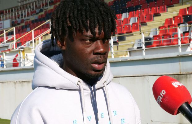 „M-au abandonat, am rămas singur” » Drama trăită de un fotbalist străin în România: „Am dormit pe străzi, n-aveam ce mânca. Acest club m-a salvat!”