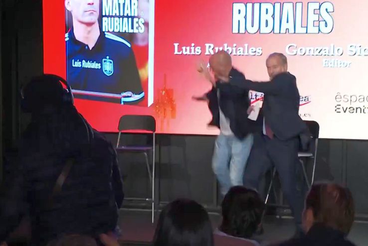 Luis Rubiales, atacat cu ouă