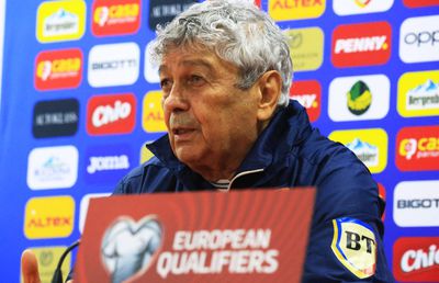 „Demis? Eu nu pot fi demis!” » Mircea Lucescu a acceptat doar 4 întrebări în română la conferința din Bosnia! Cel mai încins moment