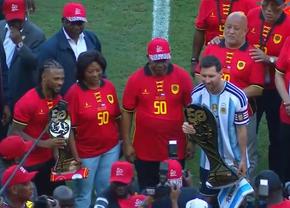 Fast exagerat și proteste la sosirea lui Messi în Angola » Președintele țării a pătruns pe gazon la startul meciului: ce cadou i-a oferit lui Lionel