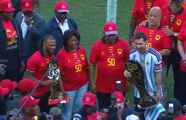 Fast exagerat și proteste la sosirea lui Messi în Angola » Președintele țării a pătruns pe gazon la startul meciului: ce cadou i-a oferit lui Lionel