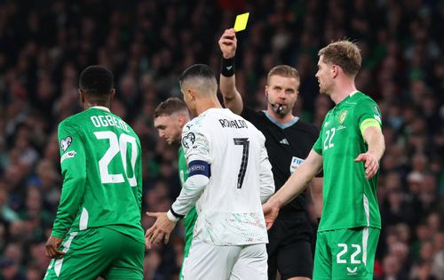 Cristiano Ronaldo a primit inițial „galben”, dar după analiza VAR, arbitrul i-a arătat cartonașul roșu / Foto: Imago