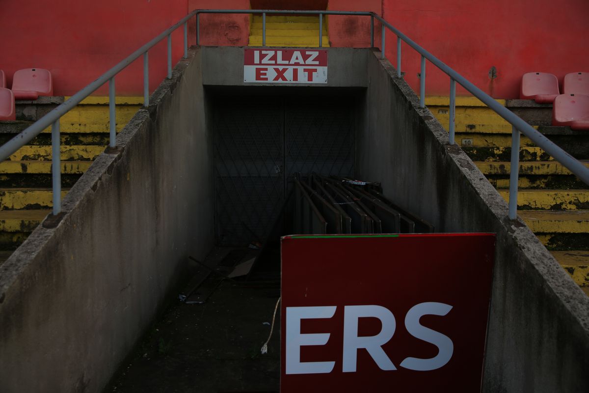 Oraș cenușiu, stadion în paragină » Cum arată Zenica, orașul care încă își revine după războiul de acum 30 de ani