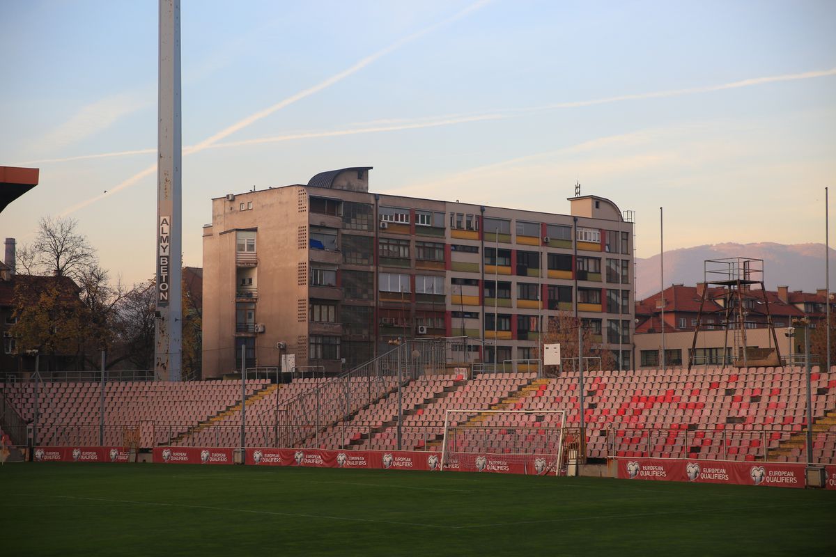 Oraș cenușiu, stadion în paragină » Cum arată Zenica, orașul care încă își revine după războiul de acum 30 de ani