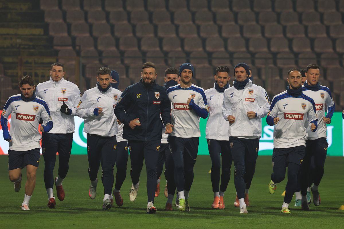 3 detalii de la antrenamentul României » Gestul lui Mircea Lucescu înainte de startul ședinței + cel mai curajos „tricolor”