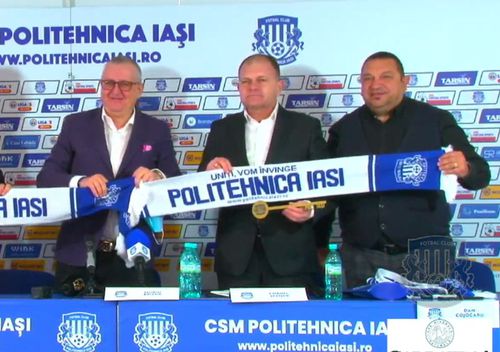 Cornel Șfaițer în centru / foto: Politehnica Iași