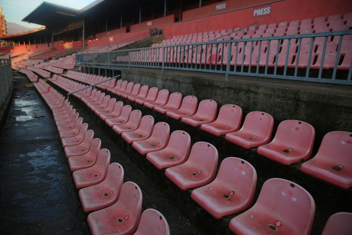 Oraș cenușiu, stadion în paragină » Cum arată Zenica, orașul care încă își revine după războiul de acum 30 de ani