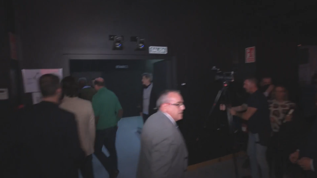 Imagini halucinante! Luis Rubiales, atacat cu ouă de propriul unchi la lansarea cărții