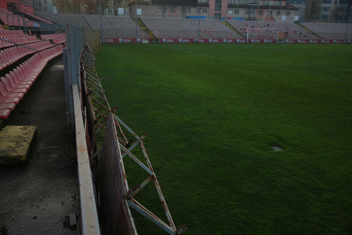 Oraș cenușiu, stadion în paragină » Cum arată Zenica, orașul care încă își revine după războiul de acum 30 de ani