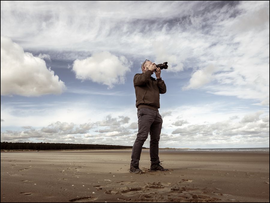 Fotograful și regizorul norvegian Solve Sundsbo. Foto: TheCal Pirelli Fosta iubită a lui Cristiano Ronaldo, ispititoare în Calendarul Pirelli 2026! Cine mai apare în cea mai așteptată galerie foto a anului