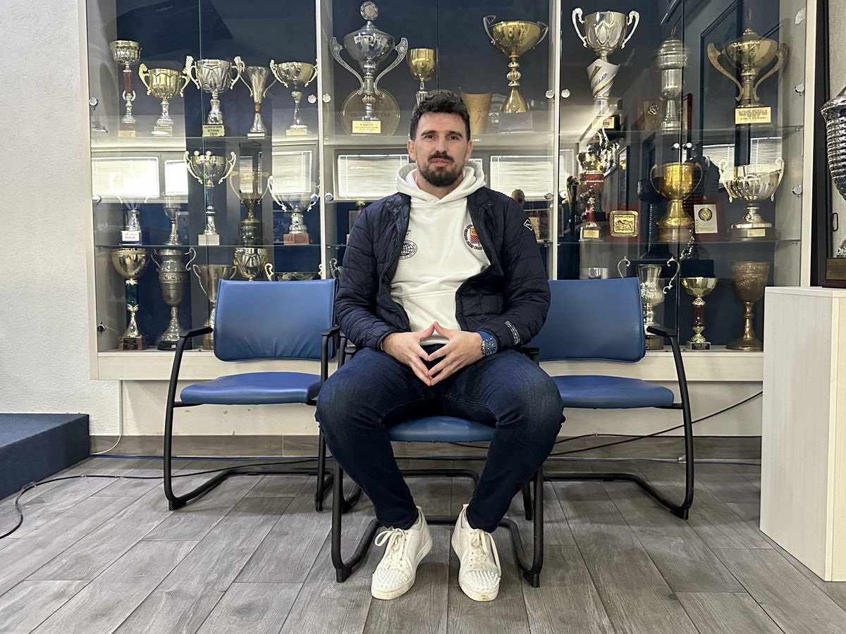 „Mi-a furat PlayStation-ul și l-a amanetat pentru păcănele! Eram colegi de echipă!” » Bosniacul care a jucat 6 ani în România reclamă două incidente