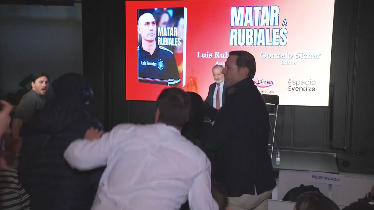 Luis Rubiales, atacat cu ouă