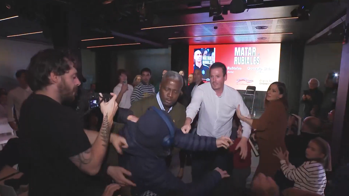 Luis Rubiales, atacat cu ouă