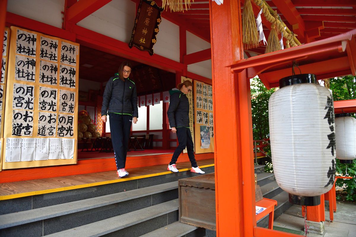 CORESPONDENȚĂ DIN JAPONIA // Și ele au fost România la Mondial! Cele două arbitre din România care au condus 6 partide: „Nu putem trăi din arbitraj”