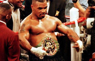 Deontay Wilder, noul superstar de la grei, a fost întrebat dacă l-ar fi bătut pe Mike Tyson în vârf de formă » Lennox Lewis a fost enervat de răspuns: „Ce vorbești?!”