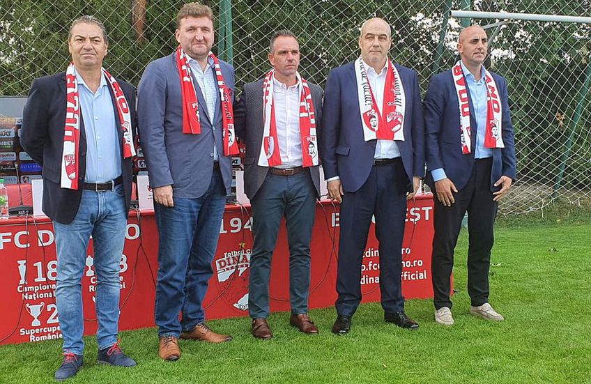 Șefii Nuevo Dinamo, singura poză în această ipostază, deja proiectul fiind pe cale de dispariție: Marcos Rubinio, Dorin Șerdean, Pablo Cortacero, Alex Couto și Rufo Collado