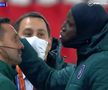 Atacantul senegalez Demba Ba (35 de ani) și arbitrul Sebastian Colțescu au lămurit scandalul cu tentă rasistă iscat în timpul meciului PSG - Bașakșehir