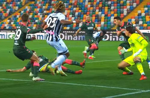 Crotone, cu Ionuț Nedelcearu (25 de ani) și Vasile Mogoș (29 de ani) titulari, a fost eliminată în „șaisprezecimile” Cupei Italiei, scor 0-4 pe terenul lui Udinese.