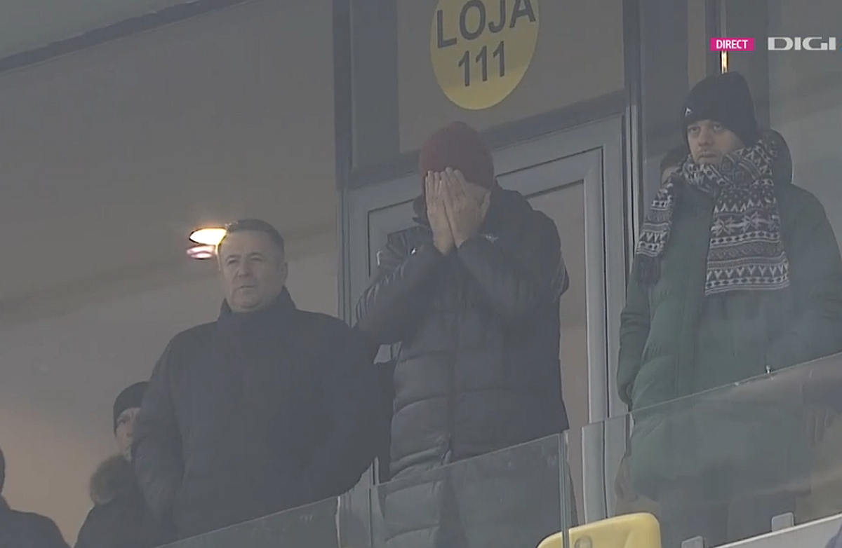 RAPID - PETROLUL. Dan Șucu și-a pus mâinile la ochi la penalty-ul transformat de Dugandzic