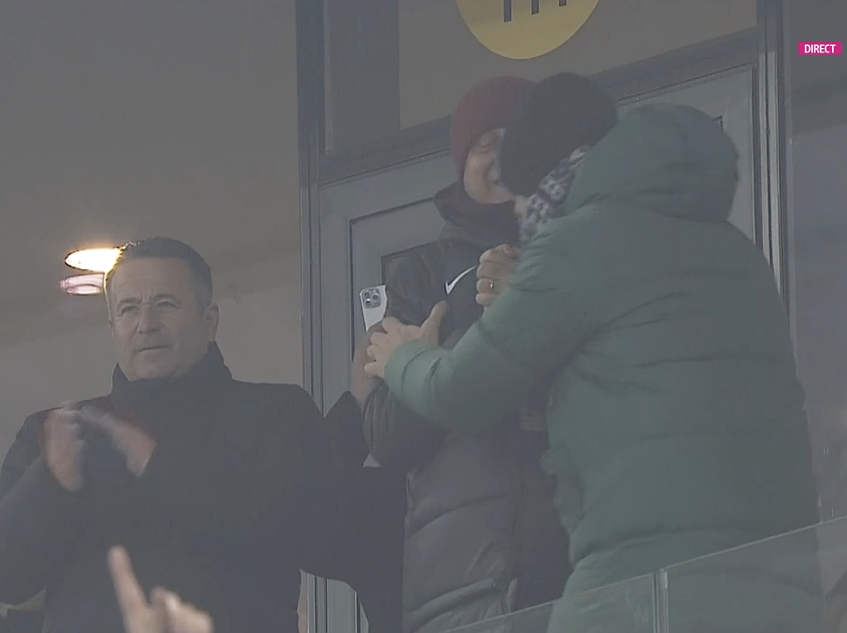 RAPID - PETROLUL. Dan Șucu și-a pus mâinile la ochi la penalty-ul transformat de Dugandzic