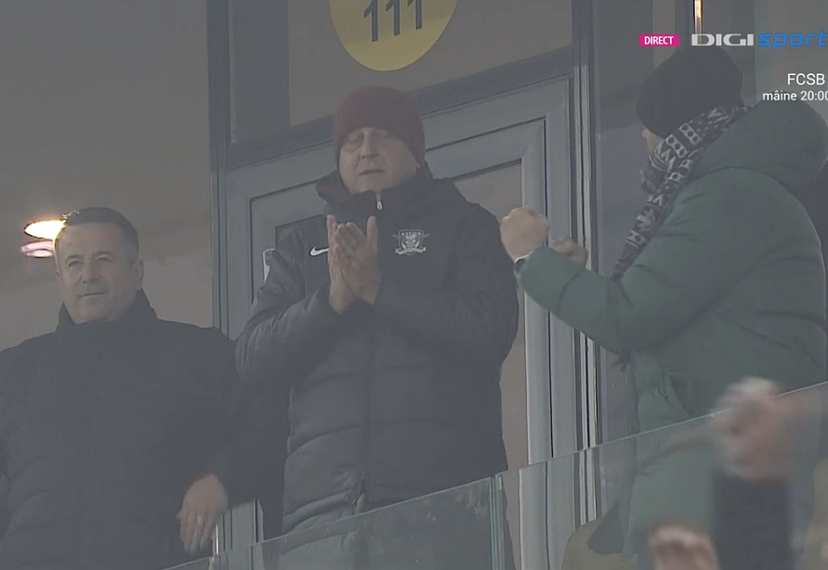 RAPID - PETROLUL. Dan Șucu și-a pus mâinile la ochi la penalty-ul transformat de Dugandzic