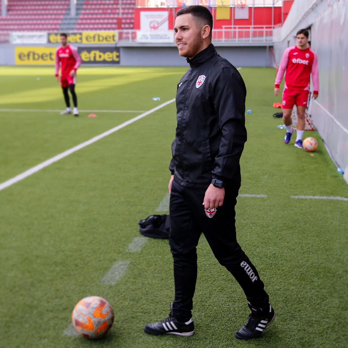Mall la parter, stadion la etaj! Imagini senzaționale cu stadionul care poate găzdui meciuri din Liga Campionilor