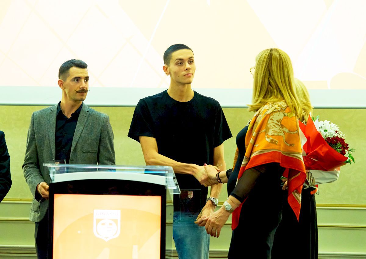 Dinamo și-a premiat sportivii de elită » Imagini spectaculoase de la gala finalului de an + ce au spus Lipă, Covaliu și Lupescu