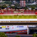 Stadionul grupării FK Vozdovac, din Serbia, are caracteristici unice. Găzduiește la parter un veritabil mall. Acolo s-a jucat, miercuri, meciul Steaua Roșie Belgrad U19 - Manchester City U19, scor 2-2, din UEFA Youth League.
