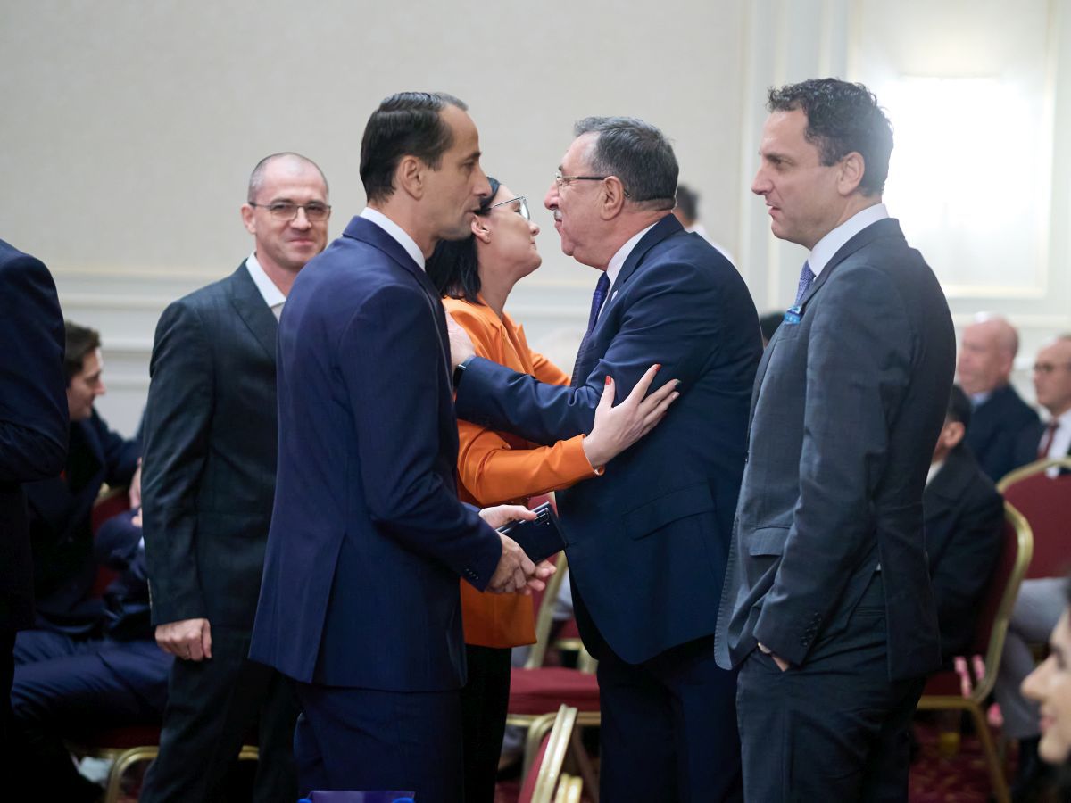 Dinamo și-a premiat sportivii de elită » Imagini spectaculoase de la gala finalului de an + ce au spus Lipă, Covaliu și Lupescu