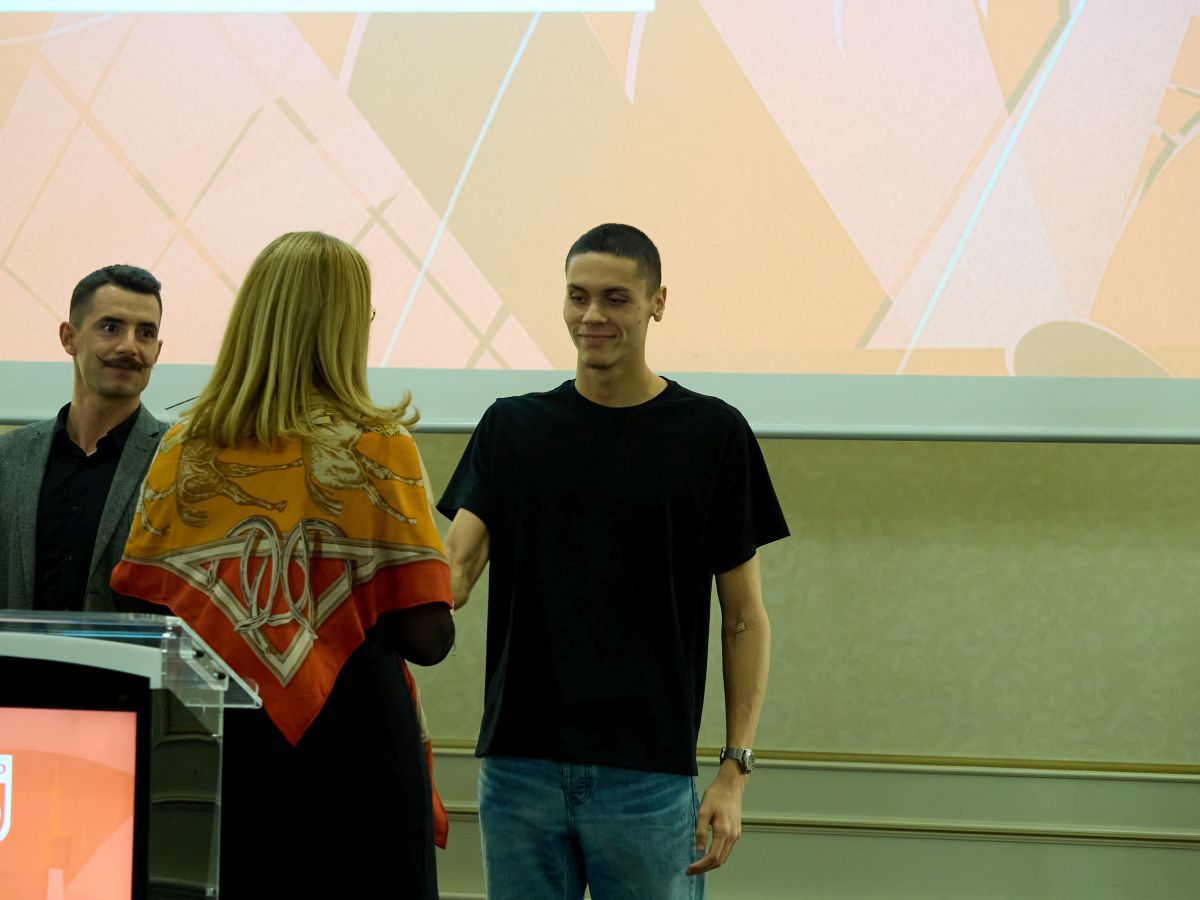 Dinamo și-a premiat sportivii de elită » Imagini spectaculoase de la gala finalului de an + ce au spus Lipă, Covaliu și Lupescu