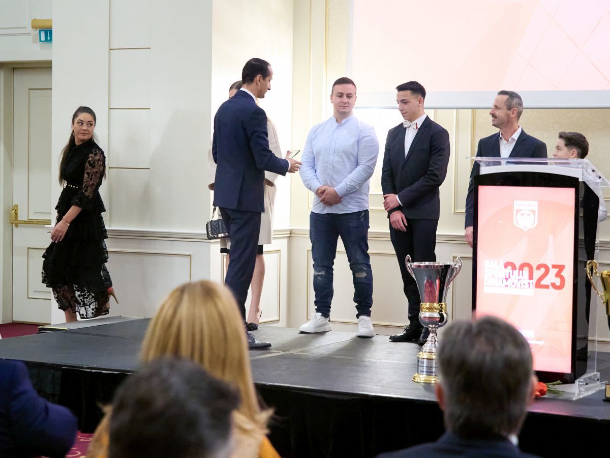 Dinamo și-a premiat sportivii de elită » Imagini spectaculoase de la gala finalului de an + ce au spus Lipă, Covaliu și Lupescu