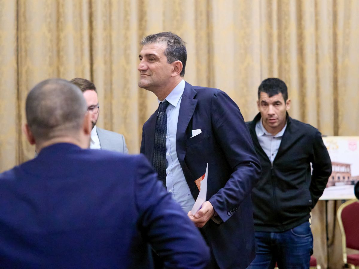 Dinamo și-a premiat sportivii de elită » Imagini spectaculoase de la gala finalului de an + ce au spus Lipă, Covaliu și Lupescu