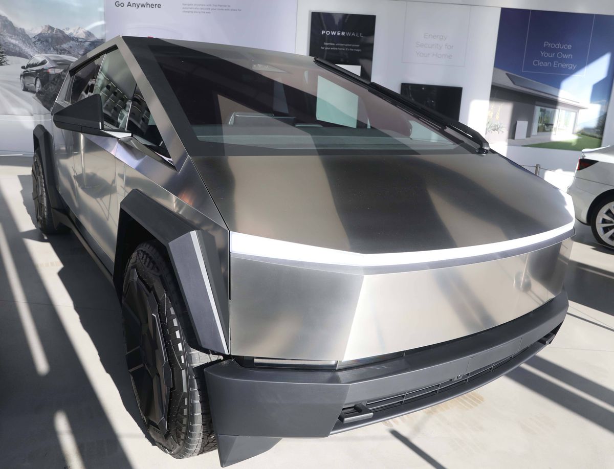 Serena Williams și soțul ei și-au luat mașina-OZN a lui Elon Musk » Primii oameni din lume care au așa ceva