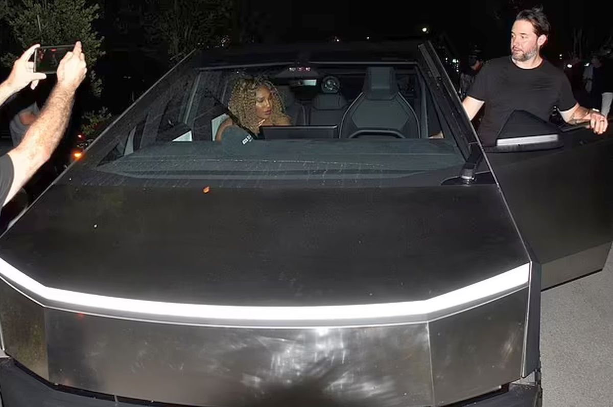 Serena Williams și soțul ei și-au luat mașina-OZN a lui Elon Musk » Primii oameni din lume care au așa ceva