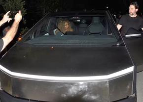 Serena Williams și soțul ei și-au luat mașina-OZN a lui Elon Musk » Primii oameni din lume care au așa ceva
