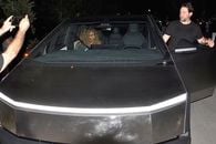 Serena Williams și soțul ei și-au luat mașina-OZN a lui Elon Musk » Primii oameni din lume care au așa ceva
