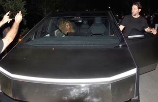 Serena Williams și soțul ei și-au luat mașina-OZN a lui Elon Musk » Primii oameni din lume care au așa ceva