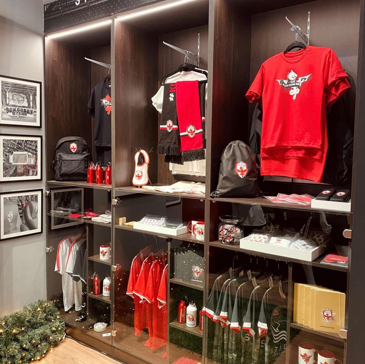 „Stadionul mall” poate găzdui meciuri în Liga Campionilor » Haine și mâncare la parter, tribune la etaj