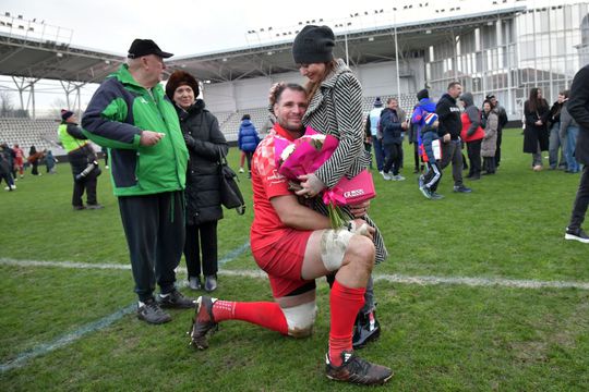 Dinamo a câștigat Cupa României la Rugby, după ce a învins-o în finală pe CSM Știința Baia Mare cu scorul de 29-24. La finalul partidei, a avut loc un moment emoționant: o cerere în căsătorie.